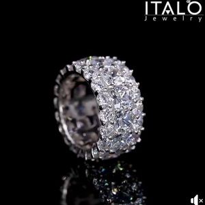 Italo white Safire and silver ring